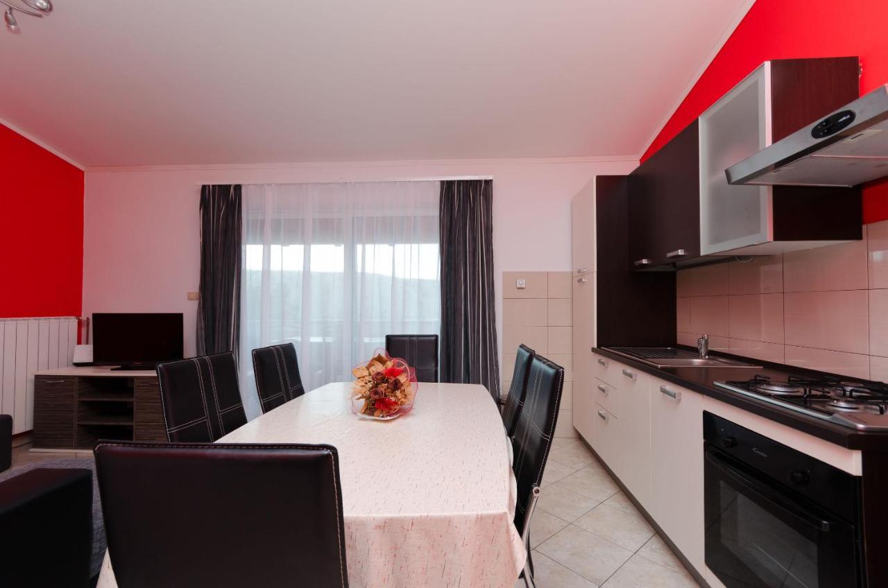 Apartments By The Sea In โลปาร์ ภายนอก รูปภาพ